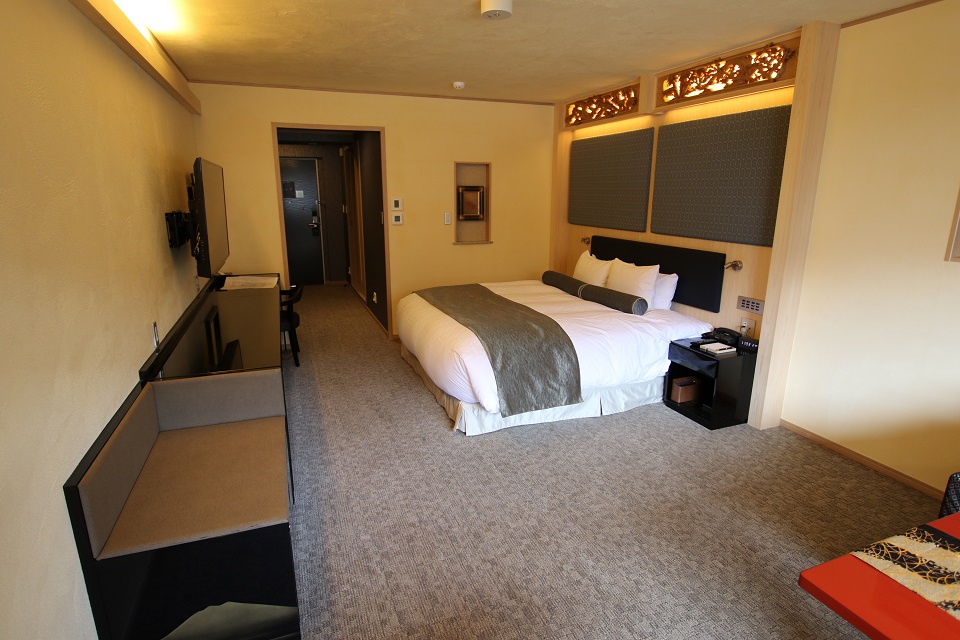 (Room 204) Spacious and Luxurious Corner Deluxe Double