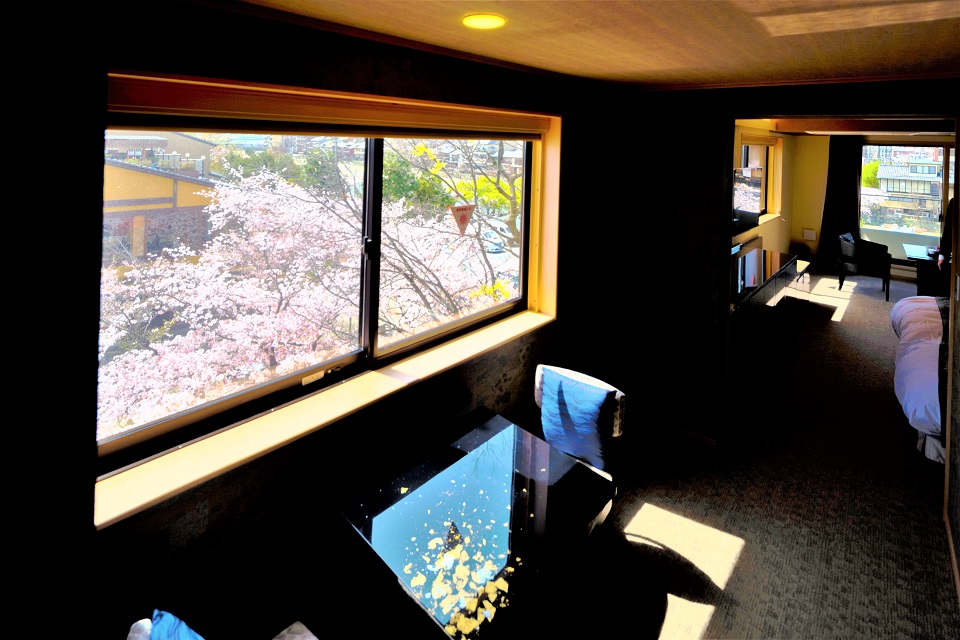 (Room 401) Corner River View – Four seasons of Kyoto and the Kamo River