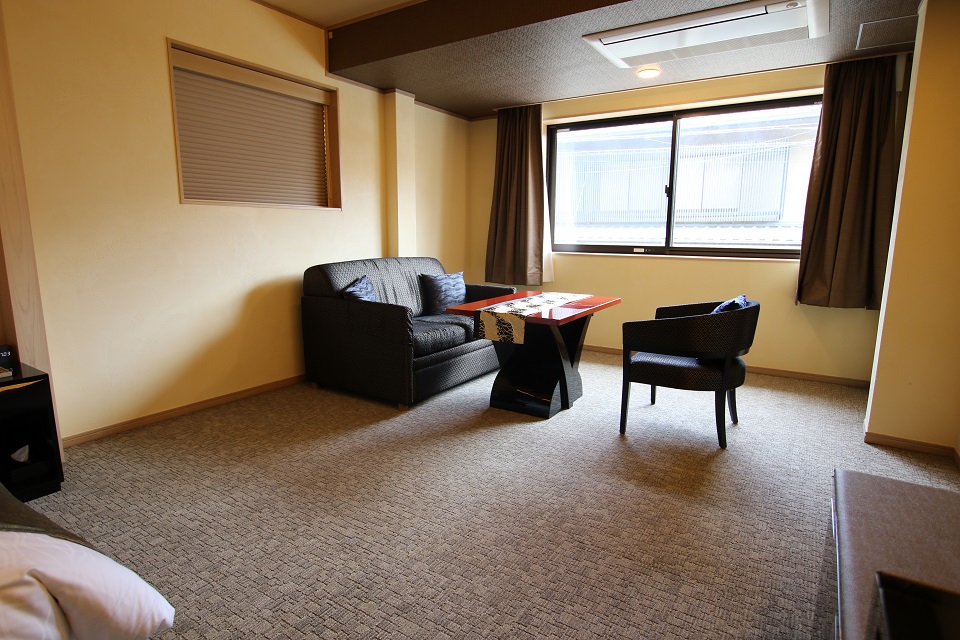 (Room 204) Spacious and Luxurious Corner Deluxe Double