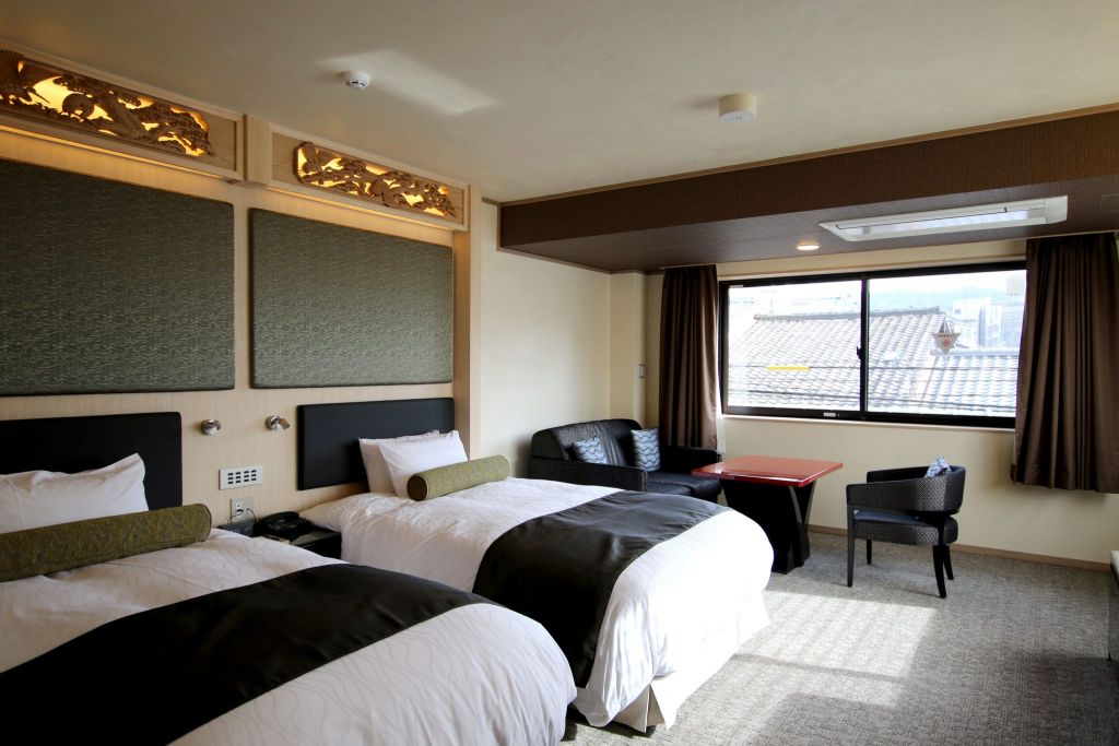 (Room 306, 406) Corner Room for family with the view of the Kamo River.